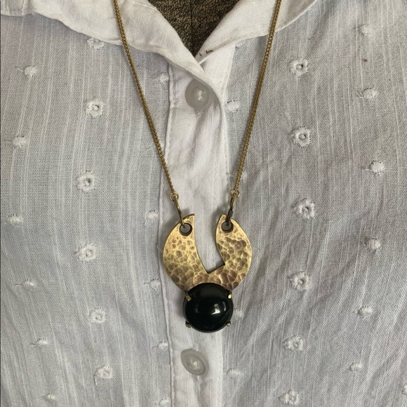 Circle in circle necklace with onyx center stone - Picture 6 of 7